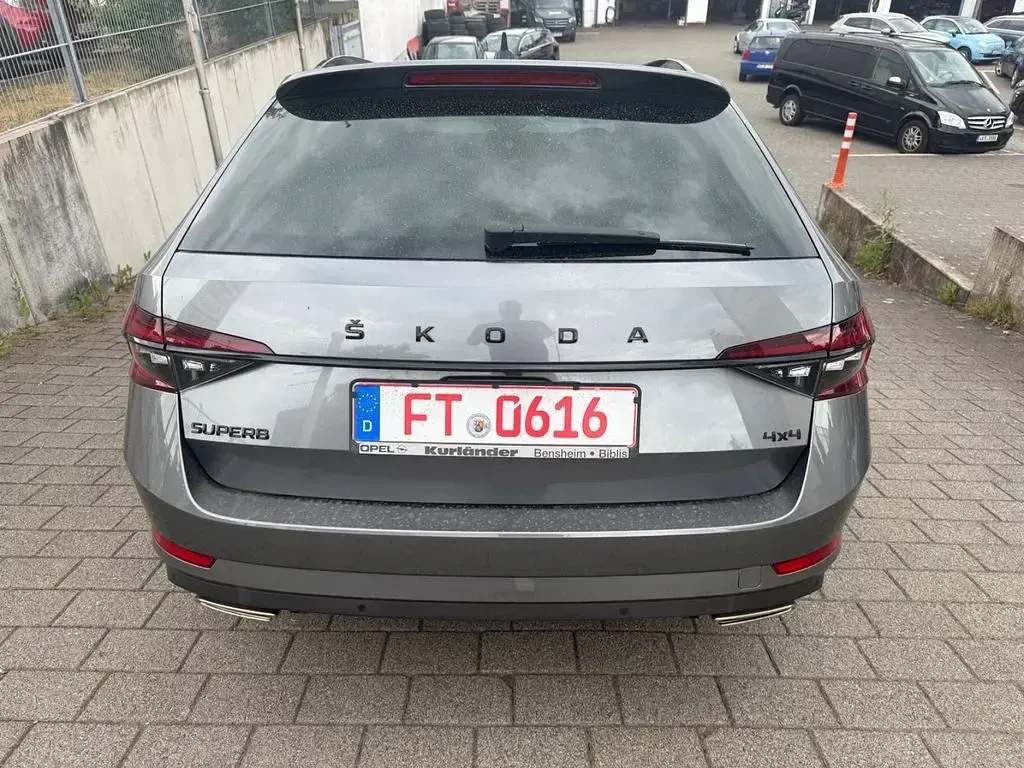 Gebraucht Skoda Superb SportLine 280 PS (205 kW) 2023 Grau Kombi