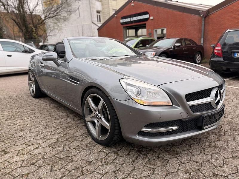 Silber Gebraucht 2011 Mercedes SLK200 Cabrio | 13.900 € (Teuer) - Bild 1/4