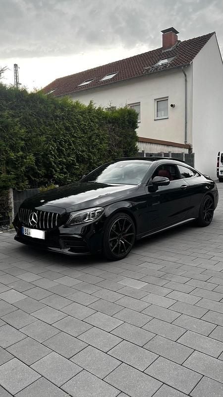 Gebraucht Mercedes C180 AMG 156 PS (114 kW) 2019 Schwarz Coupé