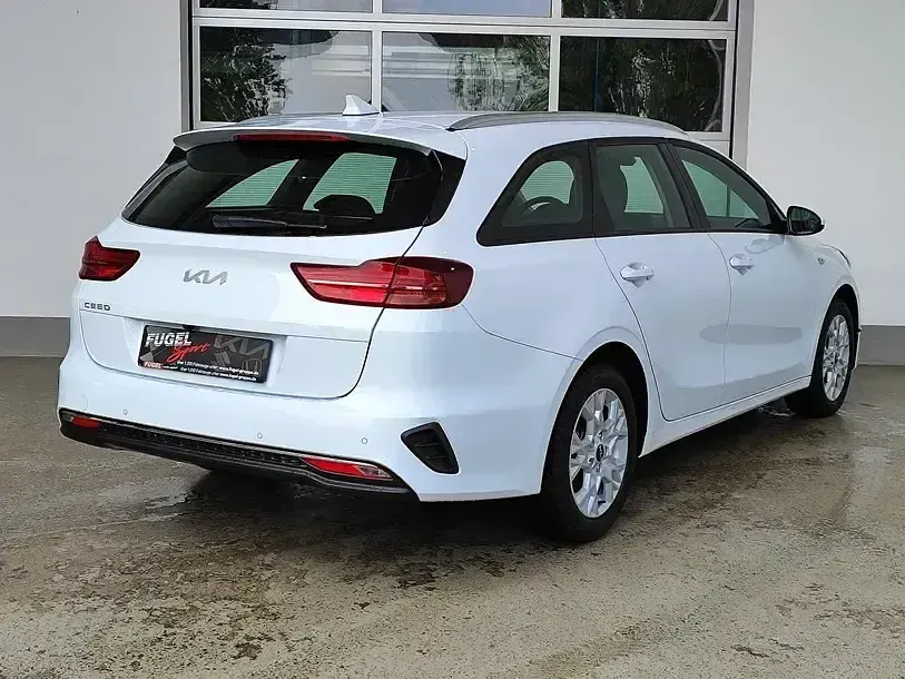 Gebraucht Kia Ceed Sportswagon Play 101 PS (74 kW) 2024 Weiß Kombi