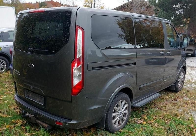 Gebraucht Ford Tourneo 185 PS (136 kW) 2020 Grau Van / Kleinbus