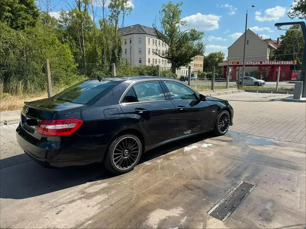 Gebraucht Mercedes E220 170 PS (125 kW) 2009 Schwarz Limousine