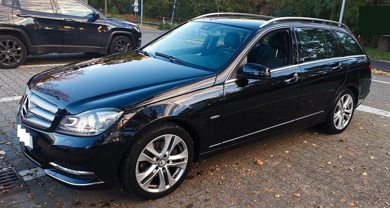 Schwarz Gebraucht 2012 Mercedes C200 Avantgarde Kombi | 6.999 € (Superpreis) - Bild 1/4