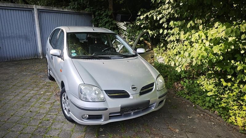 Grau Gebraucht 2005 Nissan Almera Tino Van / Kleinbus | 1.600 € (Guter Preis) - Bild 1/4