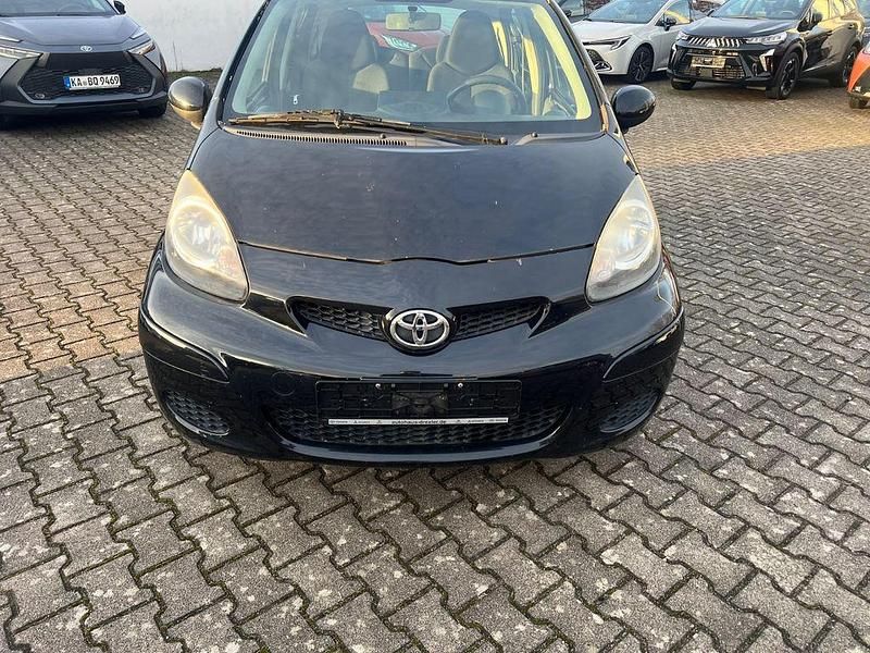 Gebraucht Toyota Aygo 68 PS (50 kW) 2009 Schwarz Kleinwagen