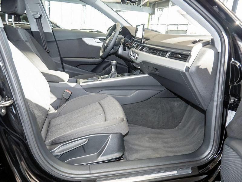 Second-hand Audi A4 Advanced Plus 150 CP (110 kW) 2024 Negru Break