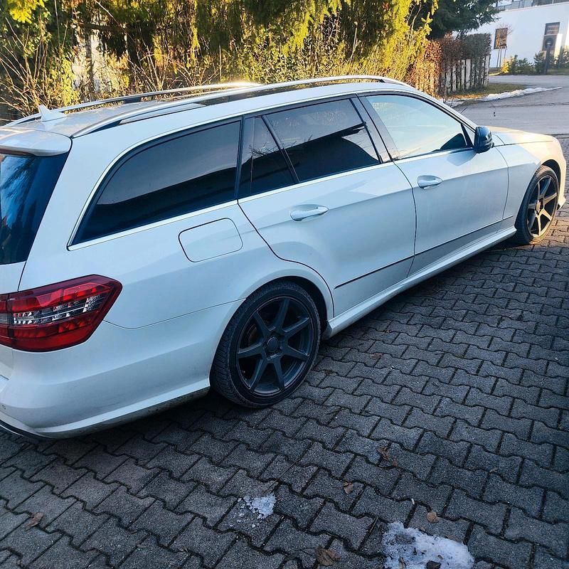 Gebraucht Mercedes E250 204 PS (150 kW) 2011 Weiß Kombi