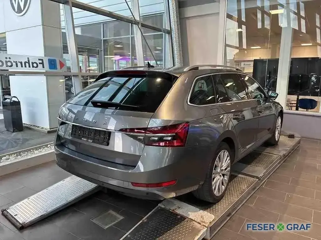 Gebraucht Skoda Superb Style 200 PS (147 kW) 2023 Graphitegrau metallic Kombi