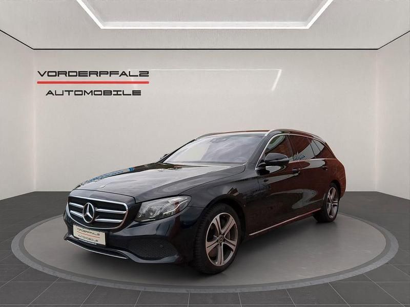 Schwarz Gebraucht 2019 Mercedes E400 Avantgarde Limousine | 23.490 € (Superpreis) - Bild 1/4