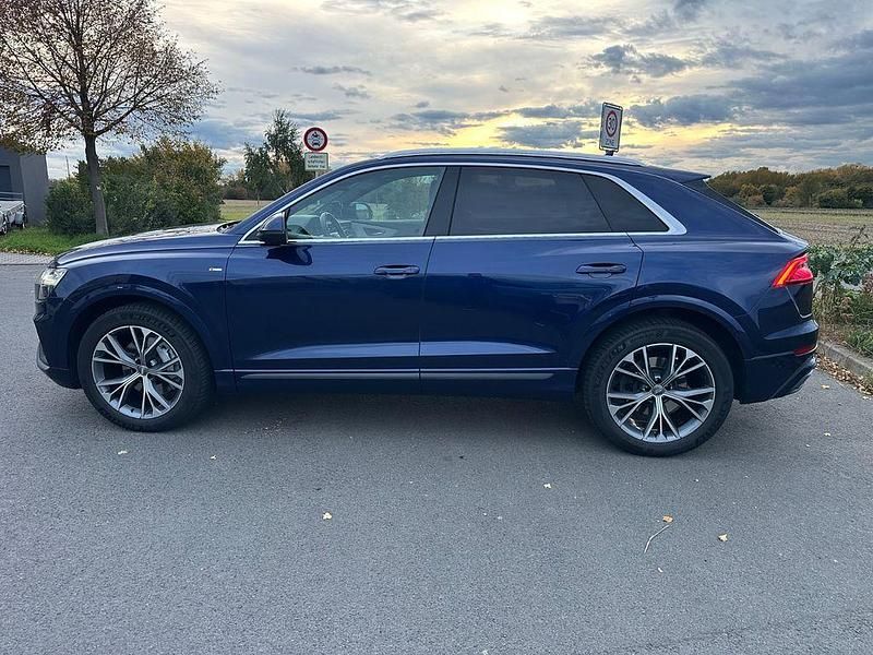 Blau Gebraucht 2019 Audi Q8 Ambiente SUV | 52.800 € (Fairer Preis) - Bild 1/4