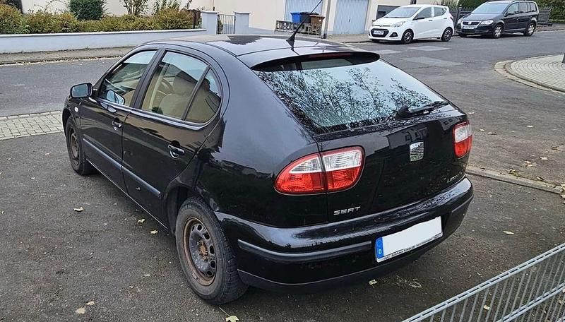 Second-hand Seat Leon 101 CP (74 kW) 2000 Negru Hatchback