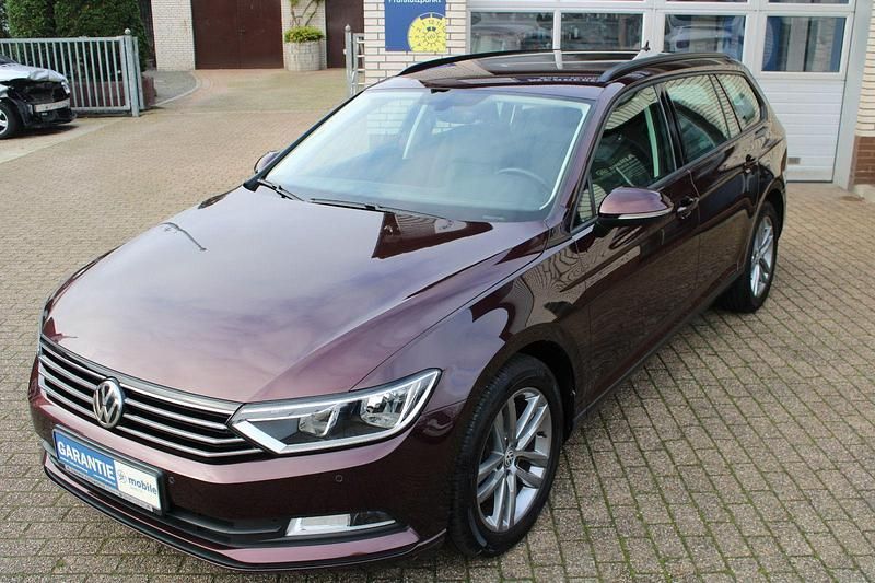 Gebraucht VW Passat Trendline 120 PS (88 kW) 2018 Rot Kombi