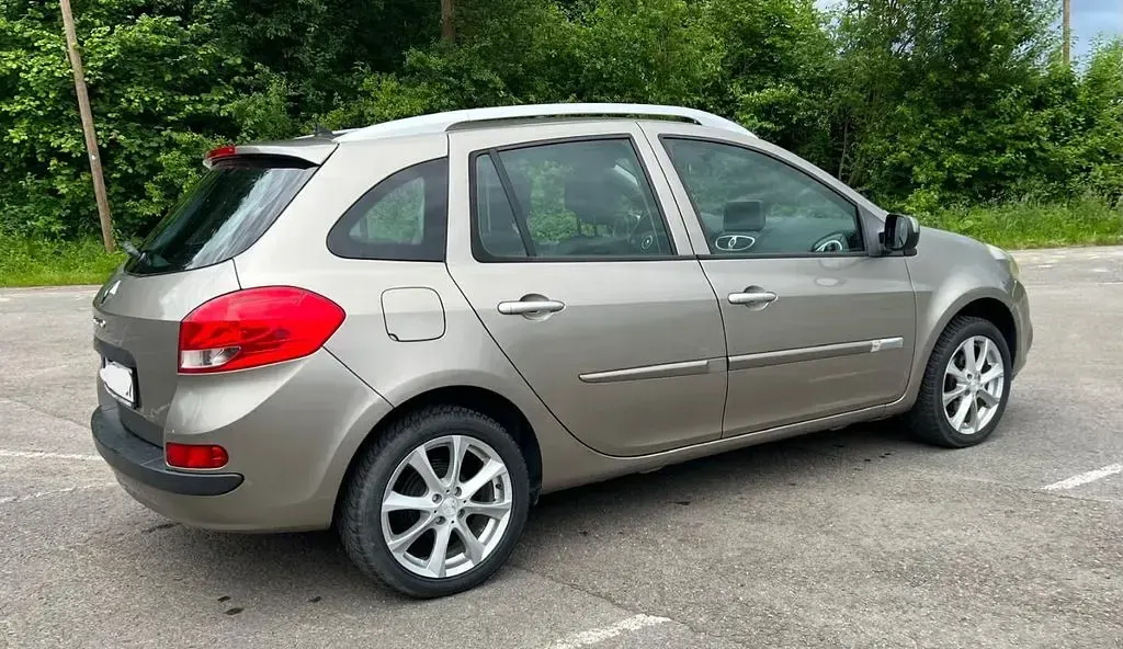 Gebraucht Renault Clio III 75 PS (55 kW) 2012 Silber Kombi