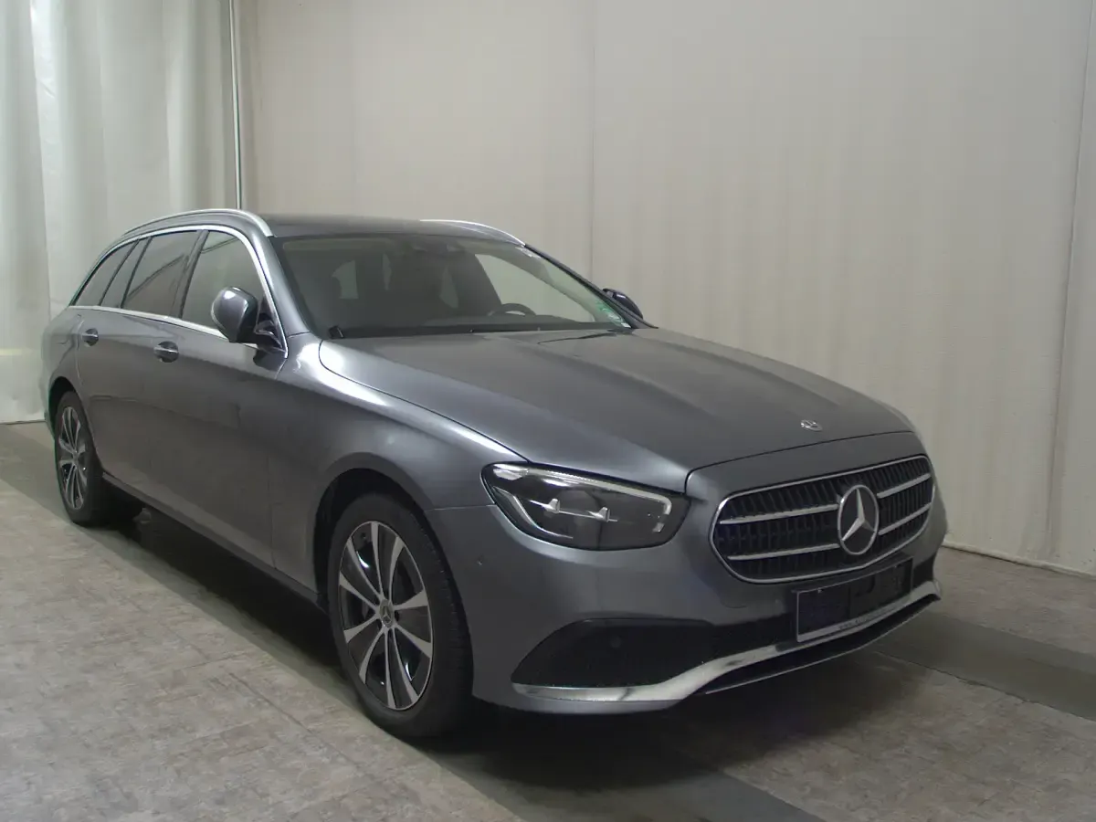 Gebraucht Mercedes E300 Avantgarde 306 PS (225 kW) 2022 Grau Kombi