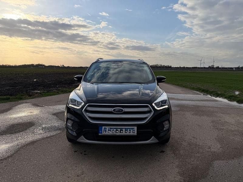 Gebraucht Ford Kuga Titanium 150 PS (110 kW) 2018 Schwarz SUV
