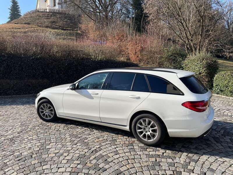Weiß Gebraucht 2016 Mercedes C180 Avantgarde Kombi | 27.650 € - Bild 1/4