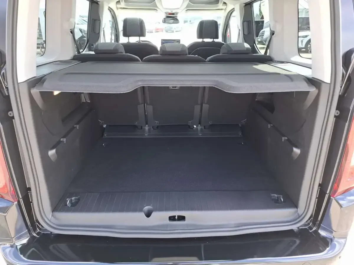 Gebraucht Opel Combo Life 131 PS (96 kW) 2026 Perlschwarz Van / Kleinbus