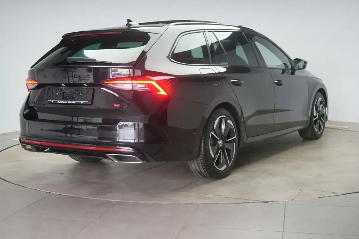 Gebraucht Skoda Octavia RS 200 PS (147 kW) 2023 Black magic pearlescent Kombi