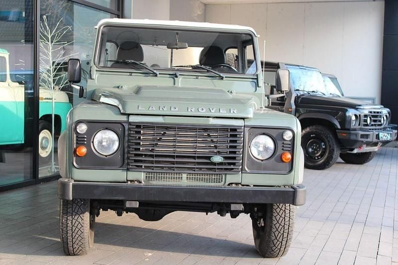 Gebraucht Land Rover Defender 122 PS (89 kW) 2010 Grün Pickup