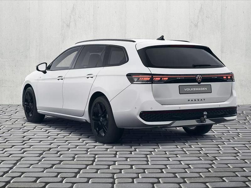 Gebraucht VW Passat R-line 150 PS (110 kW) 2025 Weiß Kombi