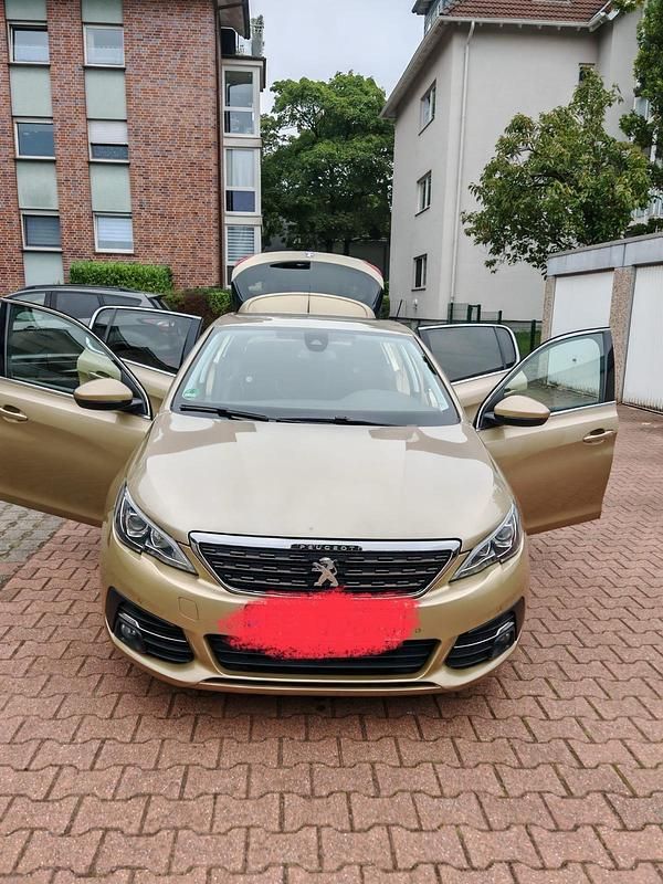 Gelb Gebraucht 2017 Peugeot 308 Limousine | 8.000 € (Guter Preis) - Bild 1/4