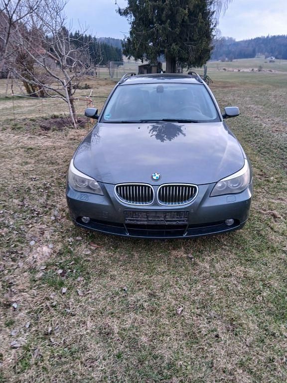 Gebraucht BMW 523 177 PS (130 kW) 2006 Grau Kombi