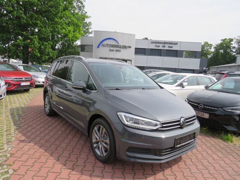 Silber Neu 2025 VW Touran Van / Kleinbus | 39.880 € (Teuer) - Bild 1/4