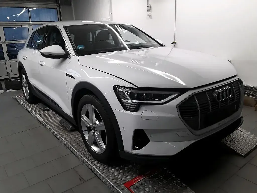 Gebraucht Audi e-tron Ambiente 230 kW (313 PS) 2023 Weiß SUV