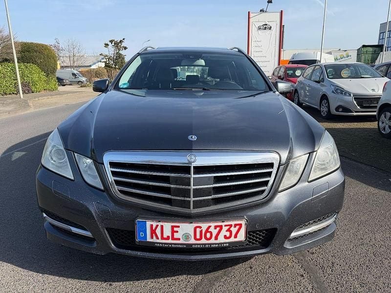 Gebraucht Mercedes E350 Avantgarde 265 PS (194 kW) 2011 Grau Limousine