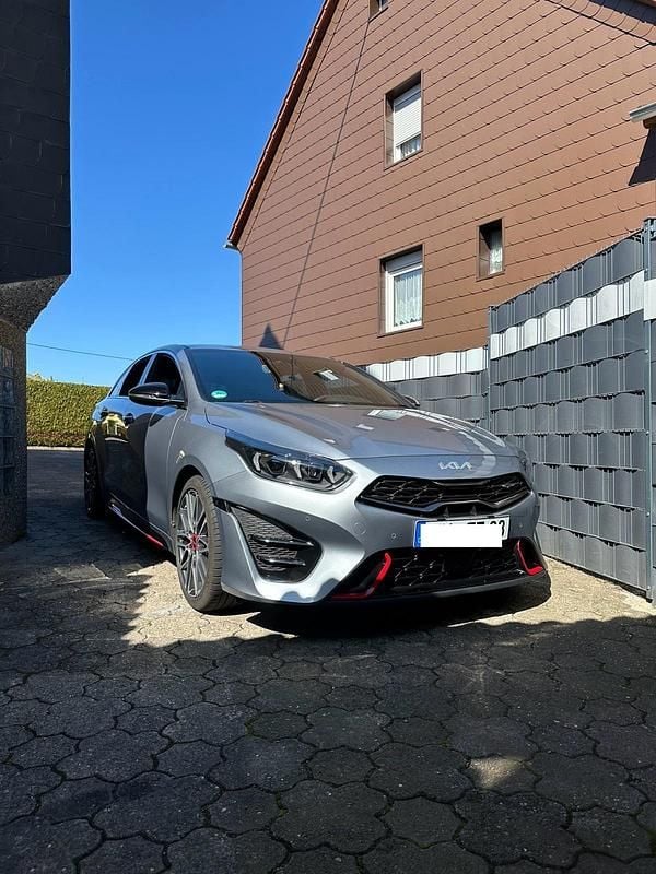 Silber Gebraucht 2023 Kia ProCeed GT 2 Kleinwagen | 25.999 € (Guter Preis) - Bild 1/4