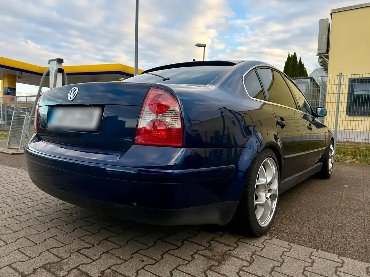 Usata VW Passat 101 CV (74 kW) 2003 Blu Berlina