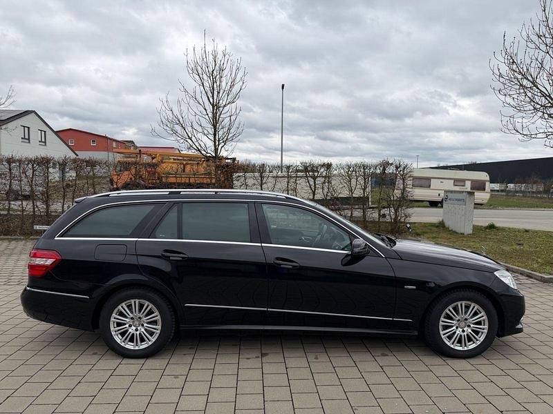 Gebraucht Mercedes E200 Avantgarde 136 PS (100 kW) 2011 Schwarz Limousine
