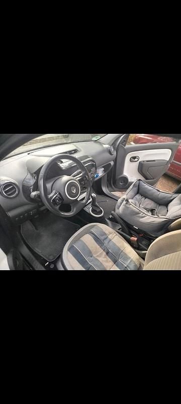 Second-hand Renault Twingo 70 CP (51 kW) 2017 Gri Hatchback
