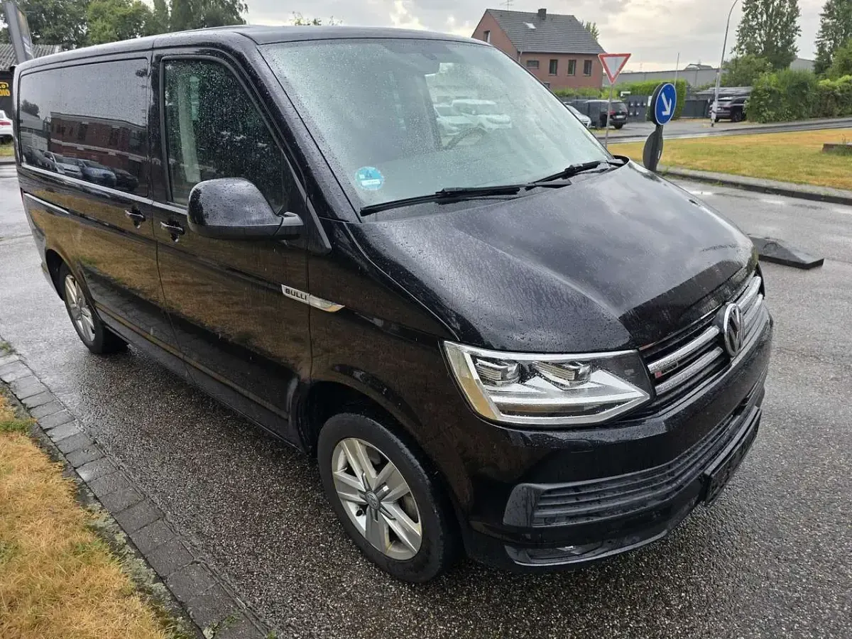 Gebraucht VW Multivan Comfortline 204 PS (150 kW) 2015 Deep black perleffekt Van / Kleinbus