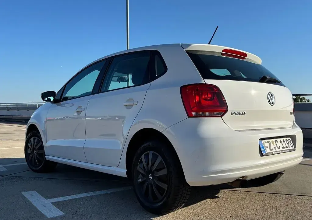 Gebraucht VW Polo 90 PS (66 kW) 2014 Weiß Limousine
