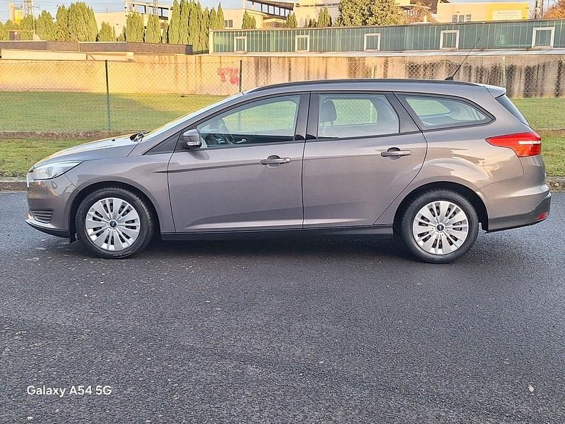 Gebraucht Ford Focus Trend 101 PS (74 kW) 2015 Braun Kombi
