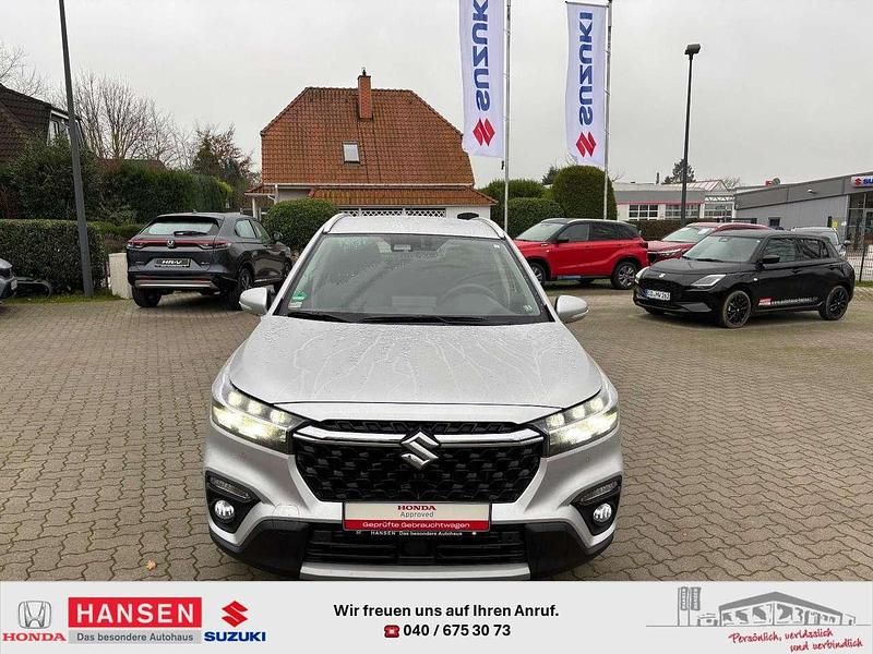 Silky silver met. Neu 2025 Suzuki SX4 Comfort SUV | 23.900 € (Guter Preis) - Bild 1/4