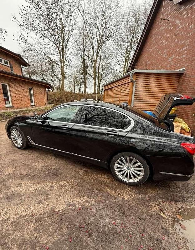 Gebraucht BMW 730L 265 PS (194 kW) 2017 Limousine