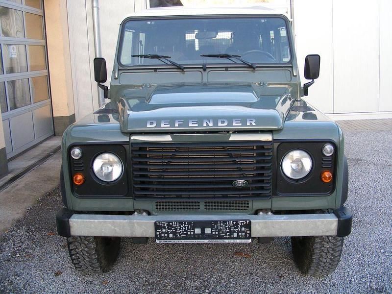Gebraucht Land Rover Defender 122 PS (89 kW) 2015 Grün Kombi