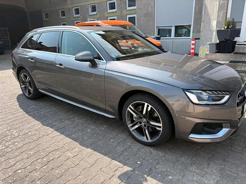 Gebraucht Audi A4 Comfort 190 PS (139 kW) 2019 Grau Kombi