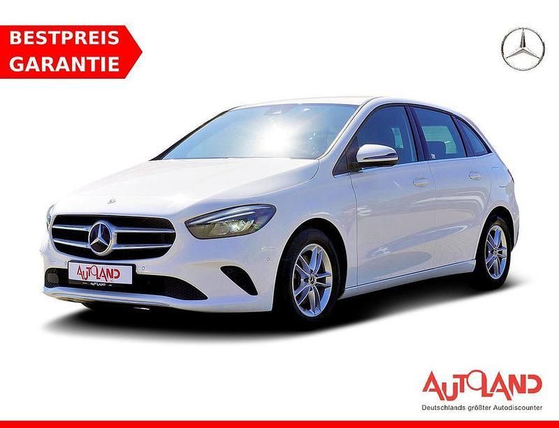Weiß Gebraucht 2019 Mercedes B180 Style Van / Kleinbus | 22.990 € (Teuer) - Bild 1/4