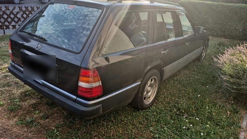Gebraucht Mercedes 300 178 PS (130 kW) 1992 Schwarz Kombi