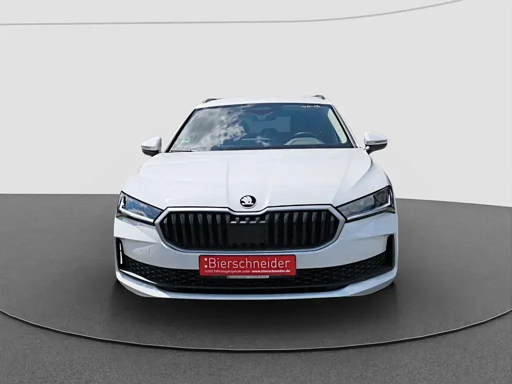 Gebraucht Skoda Superb Essence 150 PS (110 kW) 2025 Weiss Kombi