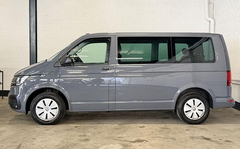 Gebraucht VW Multivan Family 150 PS (110 kW) 2021 Grau Van