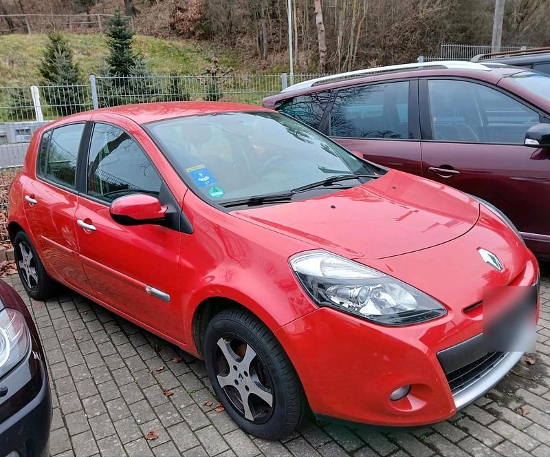 Gebraucht Renault Clio II 75 PS (55 kW) 2009 Rot Kleinwagen
