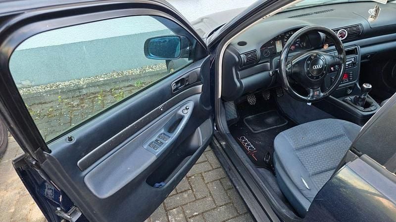 Gebraucht Audi A4 Basis 150 PS (110 kW) 1997 Blau Kombi