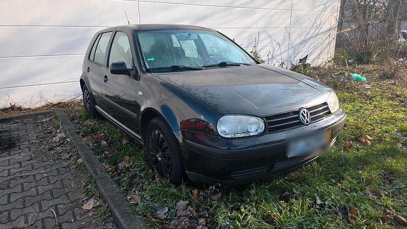 Schwarz Gebraucht 2000 VW Golf IV Kleinwagen | 600 € (Fairer Preis) - Bild 1/4