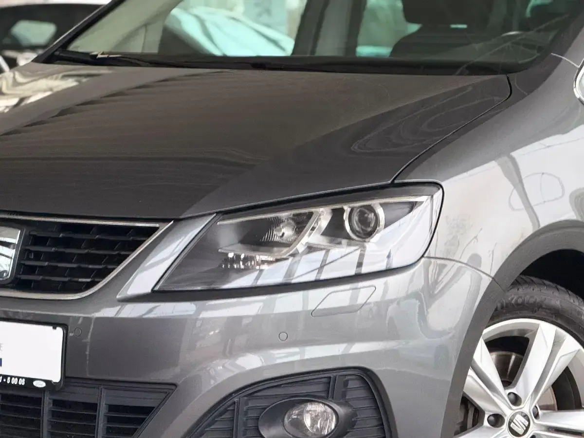 Gebraucht Seat Alhambra XCELLENCE 150 PS (110 kW) 2022 Grau Van / Kleinbus