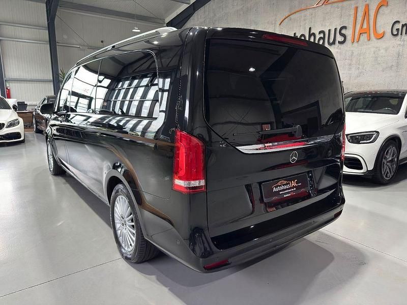 Gebraucht Mercedes V300 237 PS (174 kW) 2024 Schwarz Van / Kleinbus