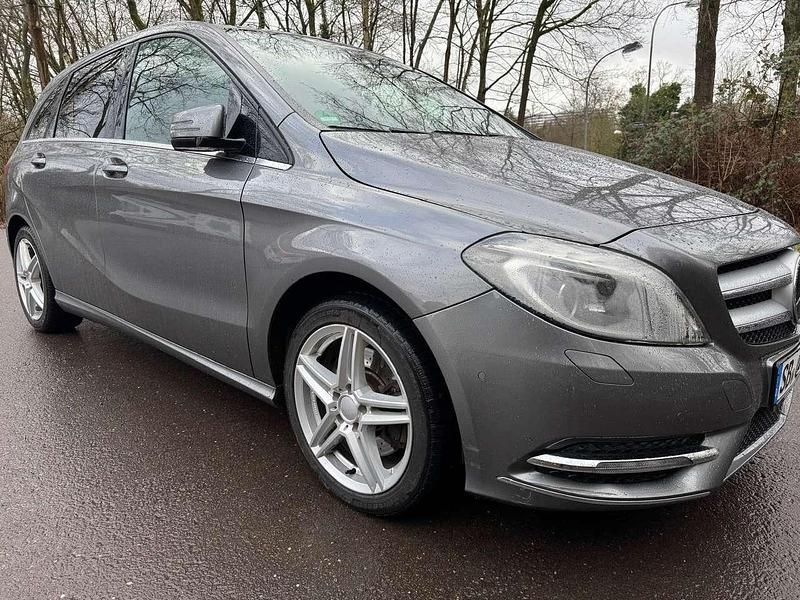 Gebraucht Mercedes B220 170 PS (125 kW) 2013 Grau Van / Kleinbus